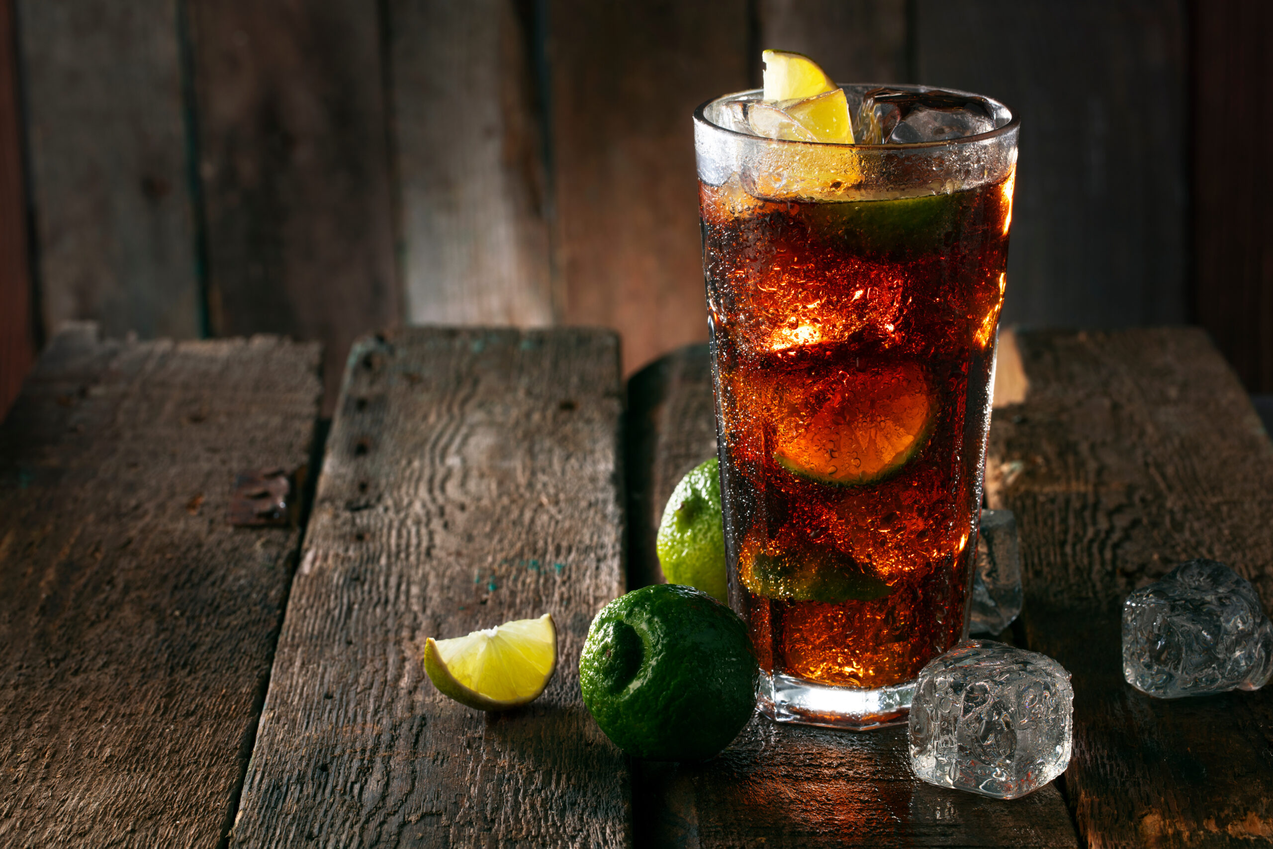 Cocktail with ice coke and lime Longdrinks